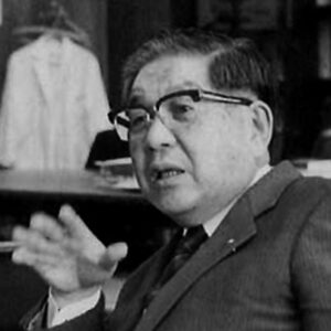 尾前照雄 氏